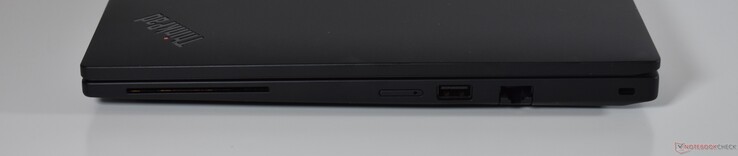 derecha: Lector de tarjetas inteligentes, nanoSIM, USB-A 3.2 Gen 1, RJ45-Ethernet, bloqueo Kensington