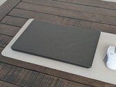 El nuevo MSI Stealth 16 adopta el aspecto más elegante y depurado de la serie Prestige, pero curiosamente prescinde del lector de tarjetas SD del que depende su público objetivo