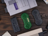 8BitDo ha dado un nuevo aire a otra serie de mandos con su último lanzamiento de la "Serie Transparente". (Fuente de la imagen: 8BitDo)