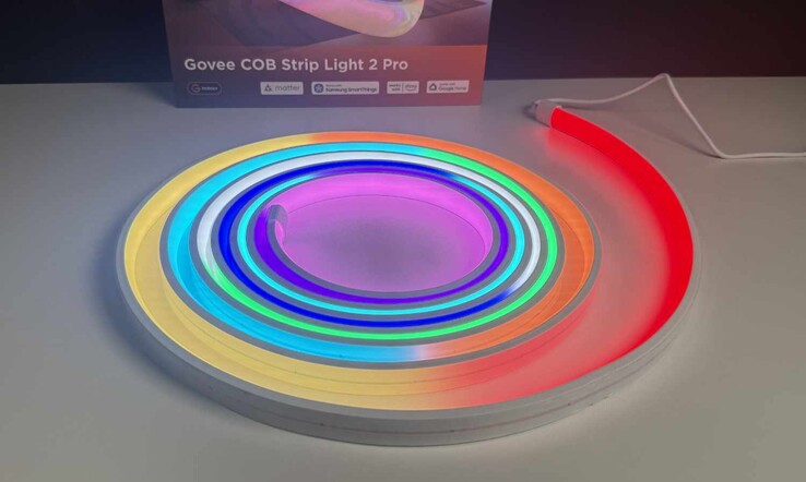 Reseña de la tira de luces Govee COB Strip Light 2 Pro (que se muestra aquí aún enrollada)