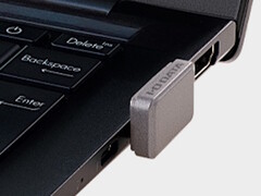 La unidad flash I-O Data SSPJ-UTC queda bastante al ras del puerto USB-C. (Fuente de la imagen: I-O Data)