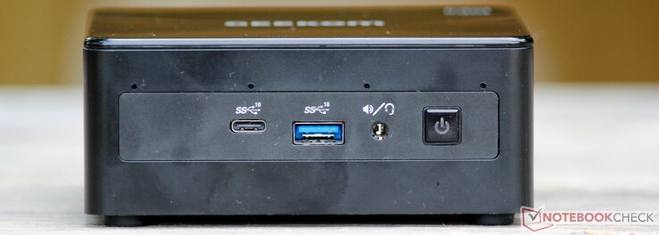 Frontal: matriz de micrófonos cuádruple, USB-C 3.2 Gen 2, USB-A 3.2 Gen 2, conector de audio combinado, botón de encendido