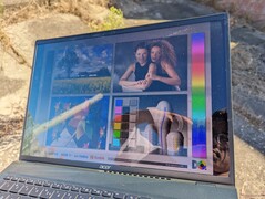 Al aire libre, bajo la luz directa del sol