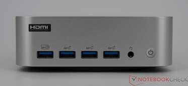 Geekom A9 Max - Conexiones en la parte delantera