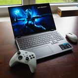 Recenzja laptopa Medion Erazer Beast 16 X1: RTX 5090 dla graczy z opcjonalnym chłodzeniem wodnym