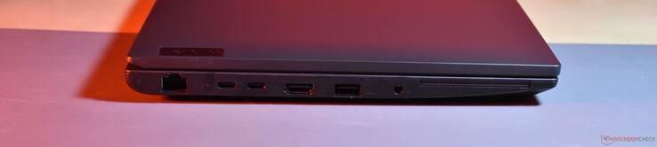 izquierda: Ethernet RJ45, 2 USB C 3.2 Gen 2, HDMI, USB A 3.2 Gen 1, audio de 3,5 mm