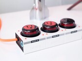 La última regleta de Genki dispone de cuatro puertos USB-C con una potencia total de 240 vatios. (Fuente de la imagen: Genki)
