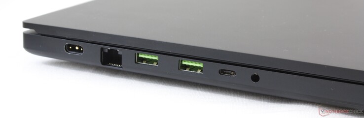 Izquierda: adaptador de CA, 2,5 Gbit RJ-45, 2x USB 3.2 Gen. 2, USB-C 3.2 Gen. 2, audio combinado de 3,5 mm