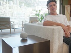 El altavoz inteligente de Google impulsado por Gemini, aún sin anunciar, durante el evento Made by Google. (Fuente de la imagen: Made by Google en Youtube, captura de pantalla)