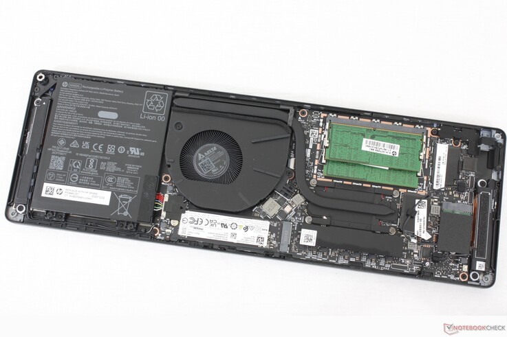 Placa base EliteBoard G1a y batería en la parte inferior de la cubierta