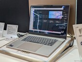 La última Prestige 16 puede tener una pantalla de menor resolución que la XPS 16, pero lo compensa con más puertos y un diseño más delgado