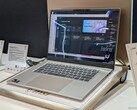 La última Prestige 16 puede tener una pantalla de menor resolución que la XPS 16, pero lo compensa con más puertos y un diseño más delgado