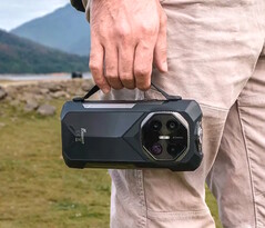 El teléfono inteligente Fossibot F113 cuenta con una cómoda correa de transporte lateral. (Fuente de la imagen: Fossibot)