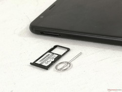 Ranura MicroSD (hasta 256 GB) compartida con la ranura nano-SIM secundaria