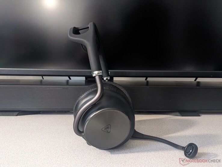 Turtle Beach Stealth Pro II lateral se muestra con micrófono