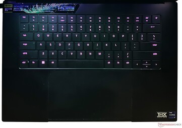 Los efectos Razer Chroma RGB se pueden personalizar y son fáciles de ver a través de las teclas