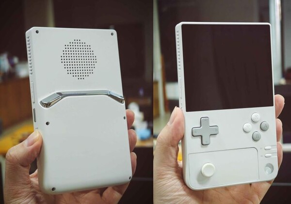 Fotos prácticas de Pocket DMG. (Fuente de la imagen: AYANEO vía Liliputing)