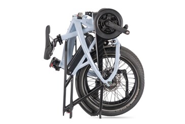 La bicicleta también puede guardarse en posición vertical cuando está plegada (Fuente de la imagen: Tern)
