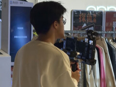 Un supuesto vistazo al Osmo Pocket 3 y al Osmo Pocket 4 de izquierda a derecha. (Fuente de la imagen: vía The New Camera)