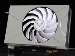 Zephyr lanza la magnífica RTX 4070 Sakura Snow X totalmente metálica (Fuente de la imagen: Zephyr)