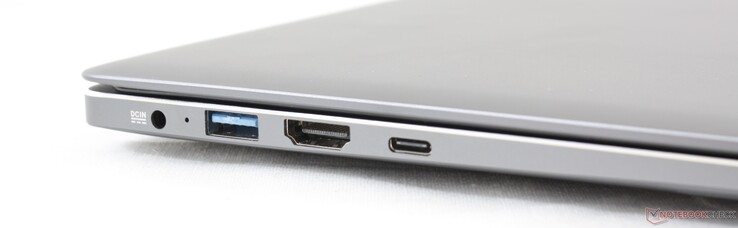 Izquierda: adaptador de CA, USB 3.0 Tipo-A, HDMI, USB Tipo-C con DisplayPort