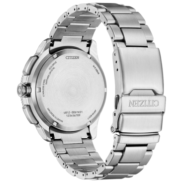 El brazalete de acero inoxidable y el fondo de caja Eco-Drive grabado.