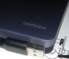 UGREEN USB C 2.5&#039;&#039; carcasa del disco duro y cable USB (Fuente: Propia)