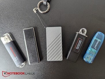 No destaca por extraño incluso con memorias USB