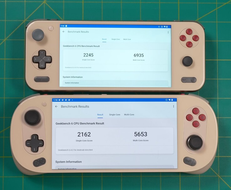 Ayaneo Pocket S2 (arriba) y Ayaneo Pocket Evo (abajo) mostrando los resultados del benchmark Geekbench 6 CPU, mostrando puntuaciones más altas en un solo núcleo y multi-núcleo en el Pocket S2. (Fuente de la imagen: Retro Game Corps)
