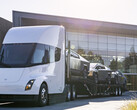 Tesla también se burló del Cybertruck en la parte trasera de su Semi, lo que indica que quizá algunas entregas se realicen a través del transportista eléctrico. (Fuente de la imagen: Tesla)