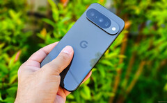 Las pruebas revelan que los Tensor G5 y G6 quedan por detrás de sus rivales en rendimiento por vatio (en la imagen, el Pixel 10)