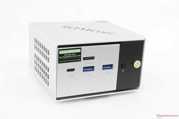 Frontal: USB-C 4.0 con DisplayPort 1.4 + Power Delivery 3.0 (40 Gbps), 2x USB-A 3.2 (10 Gbps), OcuLink (PCIe4 x4), auriculares de 3,5 mm, botón de encendido