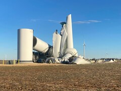 Turbina colapsada en el parque eólico Frontier II, en Oklahoma. (Fuente de la imagen: Departamento de Bomberos de Kildare)