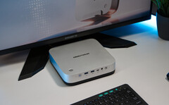 Minisforum M2 Pro con Intel Core Ultra X7 358H y 32 GB de RAM LPDDR5X