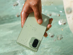 El OnePlus 15T contará con las clasificaciones IP69K, IP69, IP68 e IP66. En la imagen: una imagen promocional que muestra la impermeabilidad del OnePlus 15R.