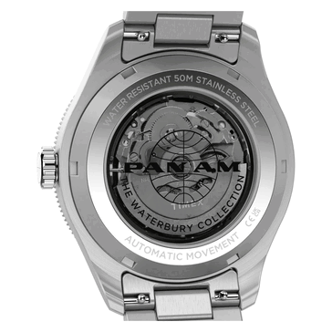 Vista trasera del reloj Timex Pan Am Waterbury Automatic GMT, en la que se aprecia su fondo de caja transparente y su mecanismo automático.