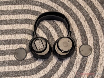 Paneles magnéticos extraíbles para cambiar las baterías y conexión USB-C.