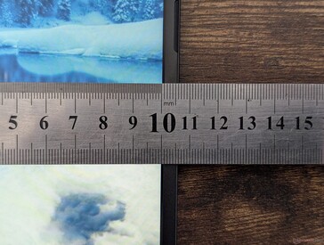 Biseles laterales estrechos para un modelo asequible