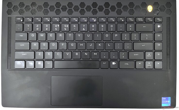 El teclado y el touchpad del Alienware x15 R2 ofrecen una experiencia de entrada decente con margen de mejora