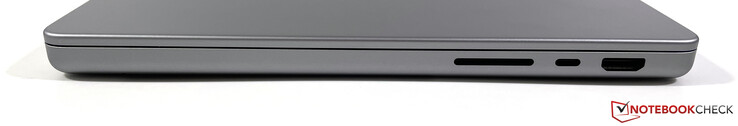 Lado derecho: Lector de tarjetas SD, USB-C con Thunderbolt 4 (40 Gbps, USB-4, DisplayPort, Power Delivery), HDMI 2.0
