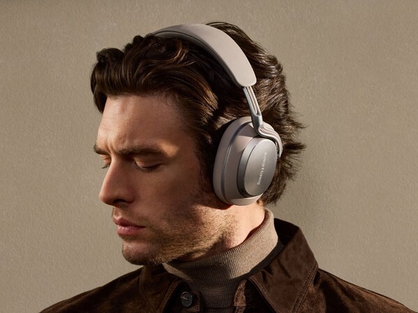 Los Bowers & Wilkins Px8 S2 tienen más micrófonos para mejorar la cancelación activa del ruido y la calidad de las llamadas. (Fuente de la imagen: Bowers & Wilkins)
