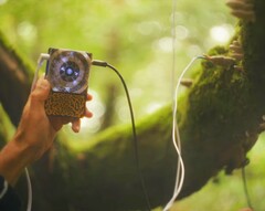 Pocket Scion crea música basada en la actividad eléctrica de las plantas. (Fuente de la imagen: Instruō)