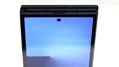 Según Evan Blass, el primer trifoldable de Samsung se conocerá comercialmente como Galaxy Z TriFold. (Fuente de la imagen: Omokgyo Electronics Market)