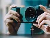 El kit de accesorios para cámara de Xiaomi convierte la Xiaomi 13 Ultra en un facsímil de DSLR. (Fuente de la imagen: Xiaomi)