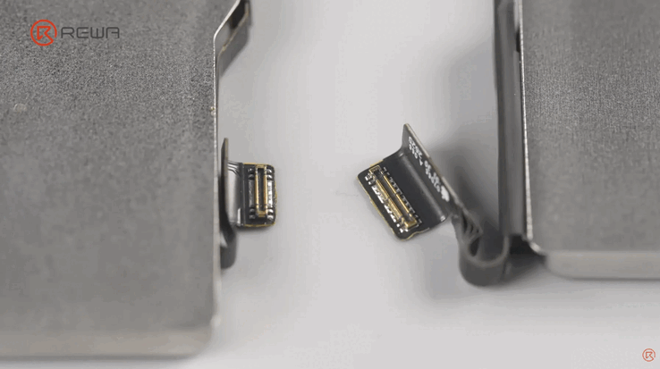 Conector de la batería del iPhone 17 Pro frente al del iPhone 18 Pro.