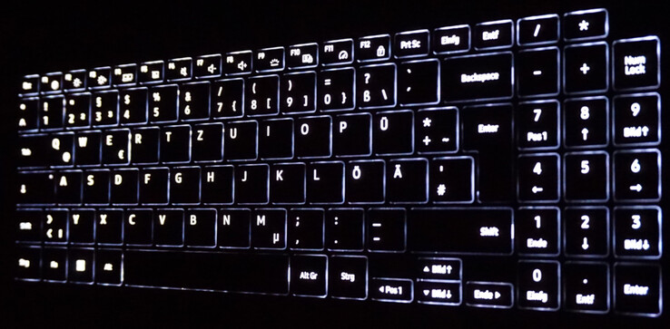 La retroiluminación de tres niveles del teclado es uniforme.