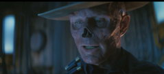 Una captura de pantalla del Ghoul de Walter Goggins aceptando las cosas tal y como están en el final