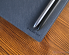 Tanto el Huion Ink como el Note E incluyen lápices ópticos, aunque se trata de modelos distintos.