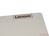 El logotipo de Lenovo está grabado en una placa de aluminio.