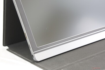 El estuche magnético de piel sintética funciona de forma similar a muchos estuches de Tablet PC y Surface Pro.